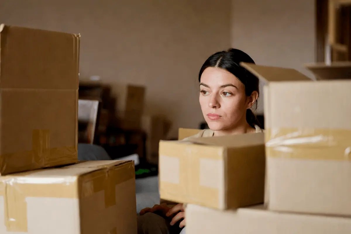 Jak zorganizować przeprowadzkę z pomocą self storage? Praktyczny przewodnik